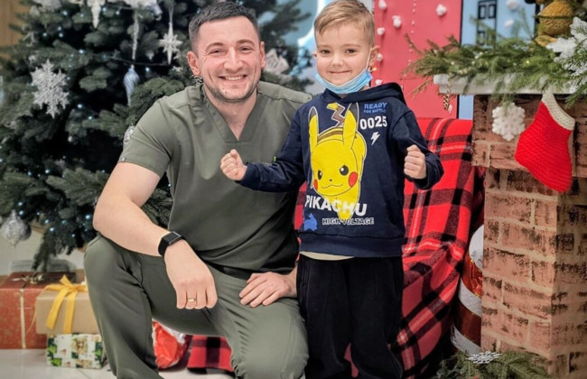 Уникальная операция: 7-летнему мальчику пересадили почку и печень от родителей