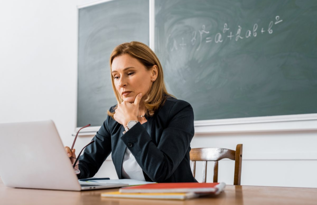 В МОН объяснили, как вырастут зарплаты педагогов в 2026 году