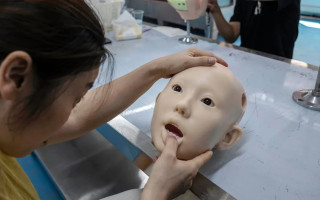 У Китаї фабрику підозрюють у виробництві інтимних ляльок із дитячою зовнішністю