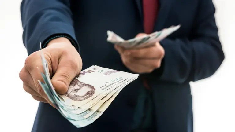 Госстат опубликовал данные о средней заработной плате в Украине за октябрь – в Киеве свыше 40 тысяч грн