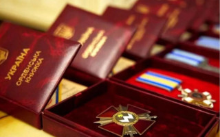 Якщо людина має декілька державних нагород — як визначають розмір виплати