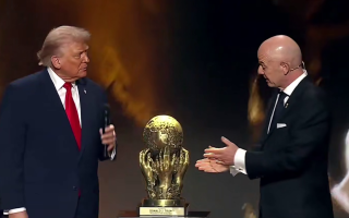 Дональд Трамп став першим лауреатом нової «Премії миру» — щоправда, від FIFA