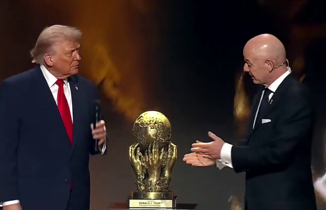 Дональд Трамп стал первым лауреатом новой «Премии мира» — правда, от FIFA