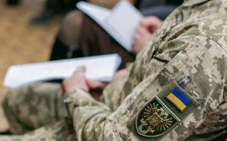 Кабмин утвердил новые контракты для военных — четкие сроки службы и повышение выплат