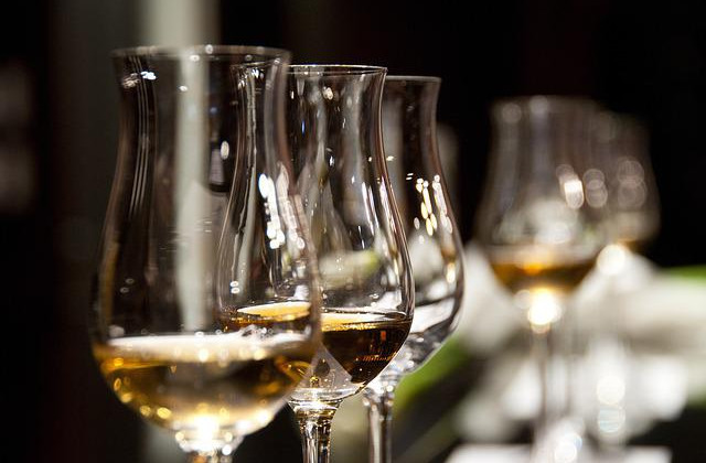 На Ивано-Франковщине выявили сексуализированную рекламу алкоголя: предпринимателя оштрафовали