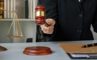 Британському адвокату, двічі спійманому з кокаїном, повернули право на практику