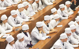 Студентов-медиков и фармацевтов обяжут проходить офицерскую подготовку — решение Кабмина
