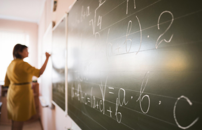 Данило Гетманцев озвучив суму мінімального окладу вчителів з наступного року — цифри