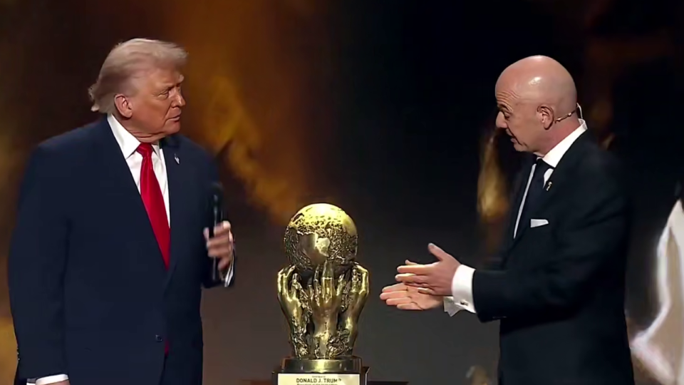 Дональд Трамп стал первым лауреатом новой «Премии мира» — правда, от FIFA