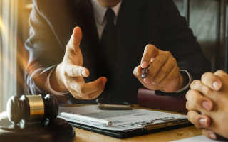 Однакові заяви й зірвані терміни: адвоката покарали за помилки у справах шукачів притулку