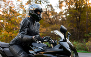 Водительское на мотоцикл — без шлема сдать экзамен на категорию A и A1 невозможно