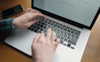 Публичные реестры и онлайн-сервисы обяжут адаптировать для людей с инвалидностью — законопроект в Раде