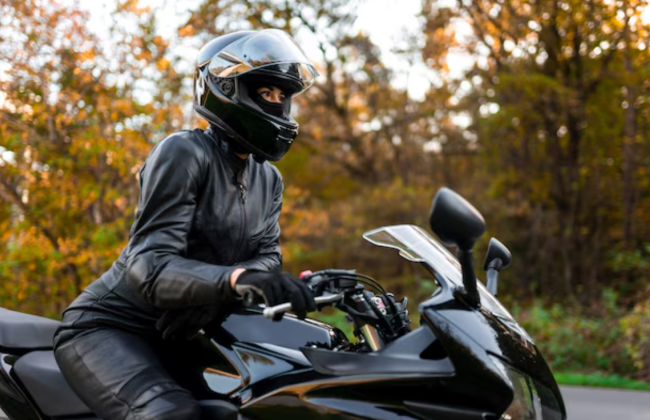 Водительское на мотоцикл — без шлема сдать экзамен на категорию A и A1 невозможно