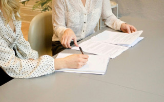 Подпись на документе — только экспертиза определяет, кому она принадлежит: ВС поставил точку в споре