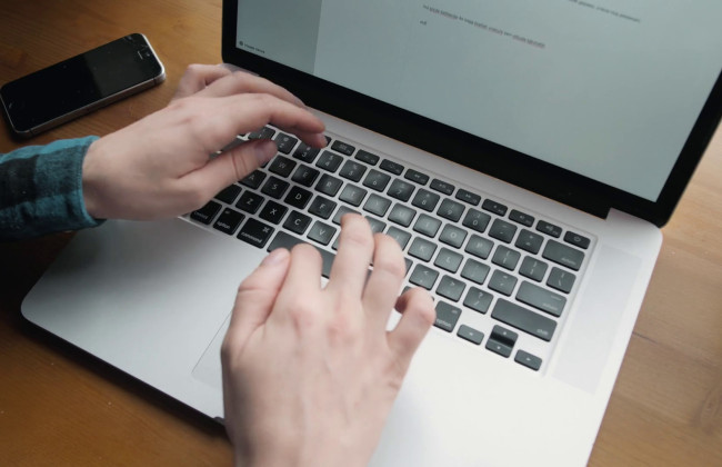 Публичные реестры и онлайн-сервисы обяжут адаптировать для людей с инвалидностью — законопроект в Раде