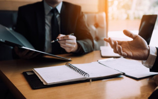 Наследники отвечают по долгам наследодателя только в пределах стоимости унаследованного имущества и каждый — в пределах своей доли: ВС