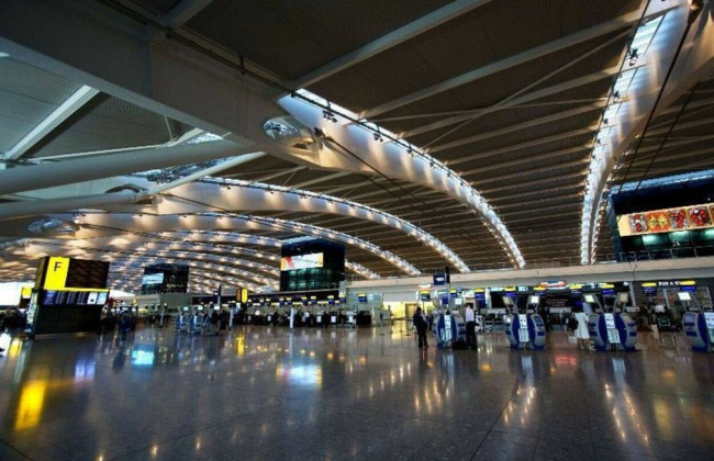 У лондонському аеропорту Гітроу людей атакували перцевим спреєм