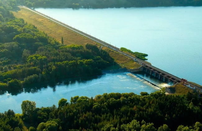 РФ вдарила по греблі Печенізького водосховища: масштаби руйнувань встановлюють