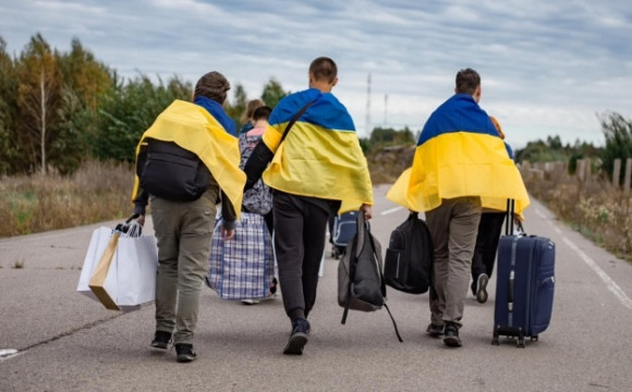 Чому українці масово виїжджають – НБУ назвав головні причини зростання міграції