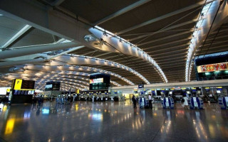 В лондонском аэропорту Хитроу людей атаковали перцовым спреем