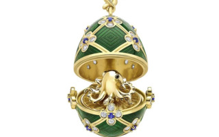 Медальон с «яйцом Фаберже», который проглотил посетитель ювелирного магазина, наконец вышел