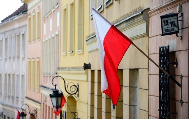 Польша не будет принимать мигрантов и не будет платить взносы: ЕС согласовал исключение