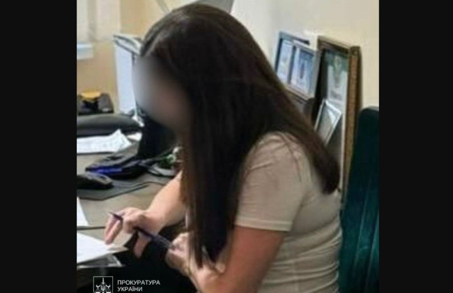 В Киеве будут судить частного нотариуса, которая зарегистрировала право собственности на частный дом, не введенный в эксплуатацию