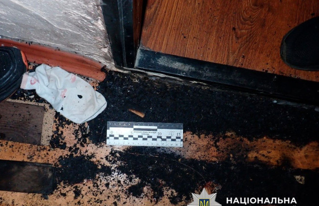 В Киеве мать подожгла дверь дочери из-за конфликта: дело передали в суд