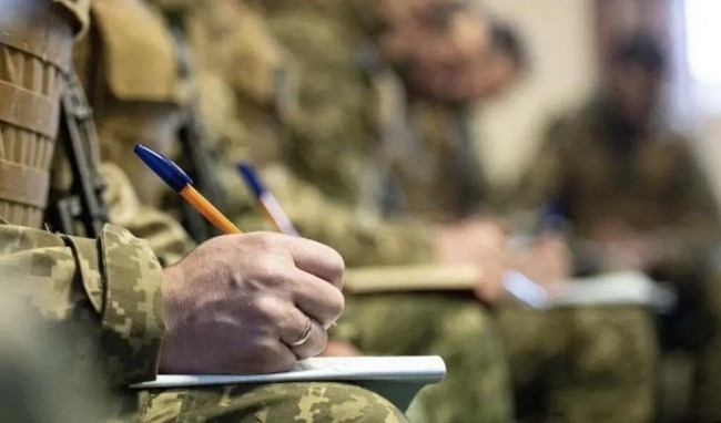 Контракти для військових на 1-10 років та відстрочка після служби – у Раді зареєстрували законопроект