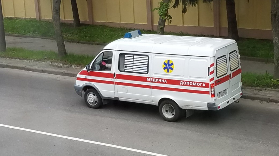 Диспетчер вместо переадресации дал другой номер: мужчина умер за две минуты до прибытия «скорой»