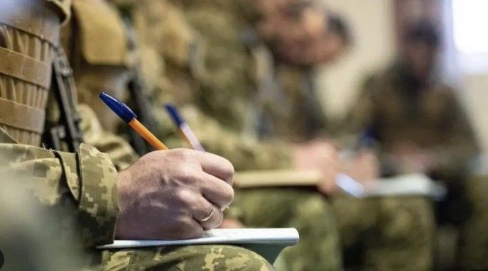 Контракти для військових на 1-10 років та відстрочка після служби – у Раді зареєстрували законопроект