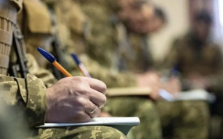 Контракти для військових на 1-10 років та відстрочка після служби – у Раді зареєстрували законопроект