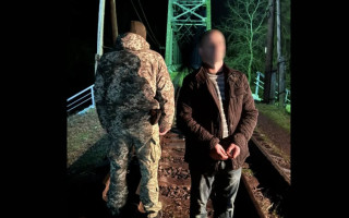 Шел по железнодорожным путям в направлении Украины: на границе с Венгрией задержали иностранца