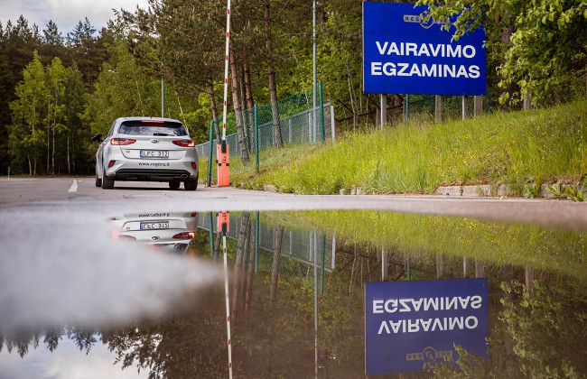 Іспит з водіння російською у Литві зникне, зате з’явиться іспанською, французькою та польською мовами