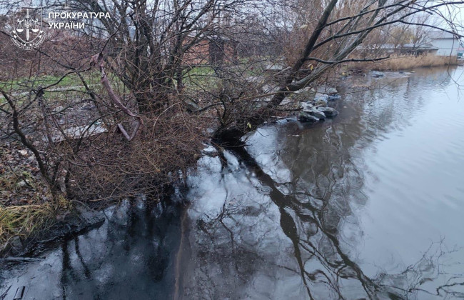 На Винниччине произошел выброс мазута в Ладыжинское водохранилище: проведены обыски на ТЭС