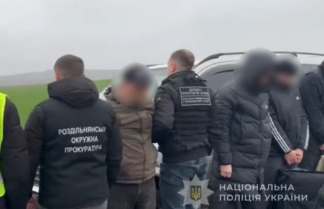 На Одещині викрили ділка, який сам тікав за кордон і сприяв ще 10 ухилянтам