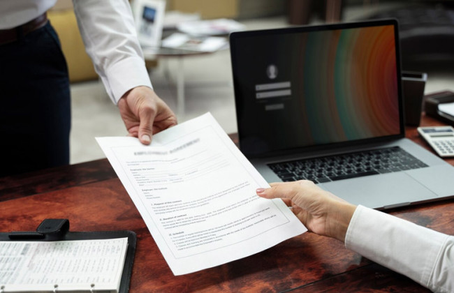 Апеляційний суд визнав незаконним звільнення працівниці через те, що її мати працює на тому ж підприємстві