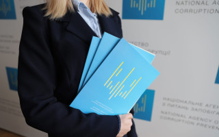 Антикоррупционный мониторинг НАПК в ноябре: служебные подлоги, конфликты интересов и растрата имущества