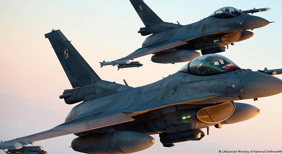 В Германии трижды ослепили лазером пилотов F-16 во время посадки