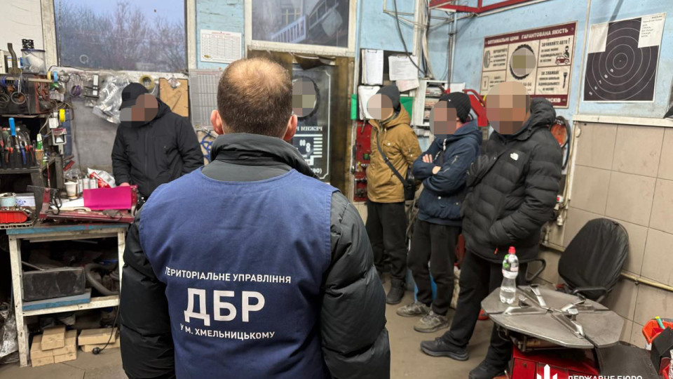 Військових замість служби відправляли працювати на СТО: ДБР викрило схему на Хмельниччині