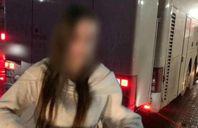 В Ровно международный автобус ночью забыл 17-летнюю пассажирку на заправке