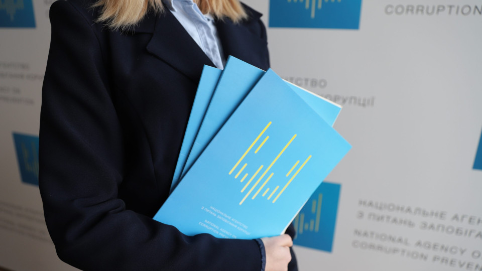 Антикоррупционный мониторинг НАПК в ноябре: служебные подлоги, конфликты интересов и растрата имущества
