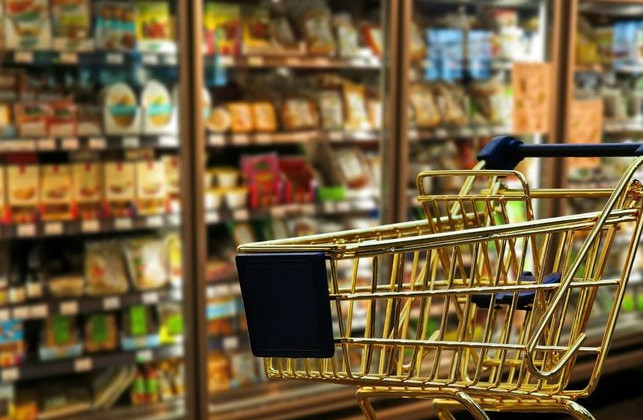 «Сільпо», «Фора» та «Укрпошта» – де можна купити продукти за «Зимову підтримку» та що заборонено