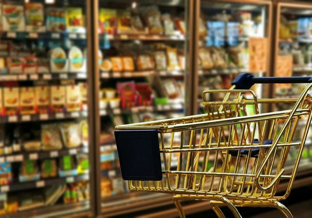 «Сильпо», «Фора» и «Укрпочта» – где можно купить продукты за «Зимнюю поддержку» и что запрещено