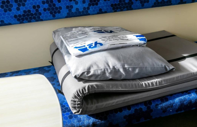 Безкоштовні 3000 км від Укрзалізниці — чи входять постіль і чай до квитка