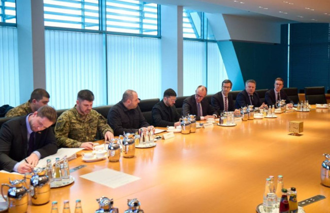 Зеленський на переговорах допустив відмову від вступу України до НАТО в обмін на гарантії безпеки — Reuters