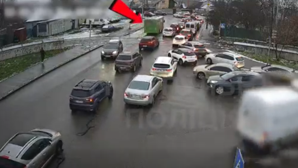 У Києві водій маршрутки об’їхав затор зустрічною смугою: відео