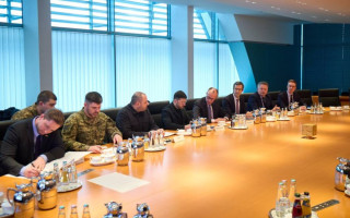 Зеленський на переговорах допустив відмову від вступу України до НАТО в обмін на гарантії безпеки — Reuters