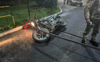 На Буковині чоловік на мотоциклі намагався на великій швидкості прорватися через кордон до Румунії: відео