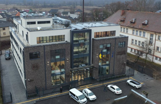 В Хусте открыли новое современное здание районного суда, фото